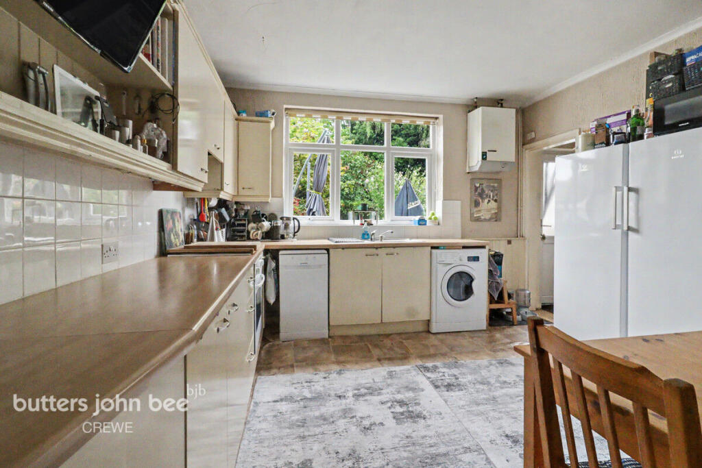 House in Crewe, Coppenhall - More