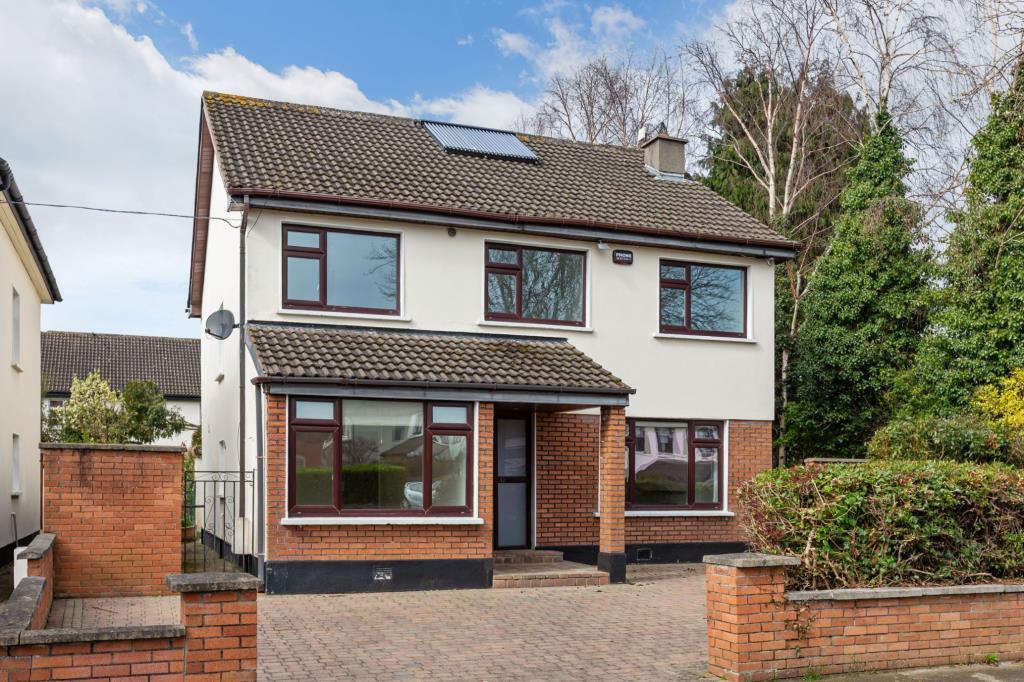 Main image of property: 32 Lynwood, Dundrum, Dublin 16, D16 N9W2