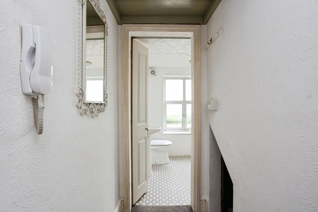 Apartment in Tunbridge Wells, High Brooms, St James - More