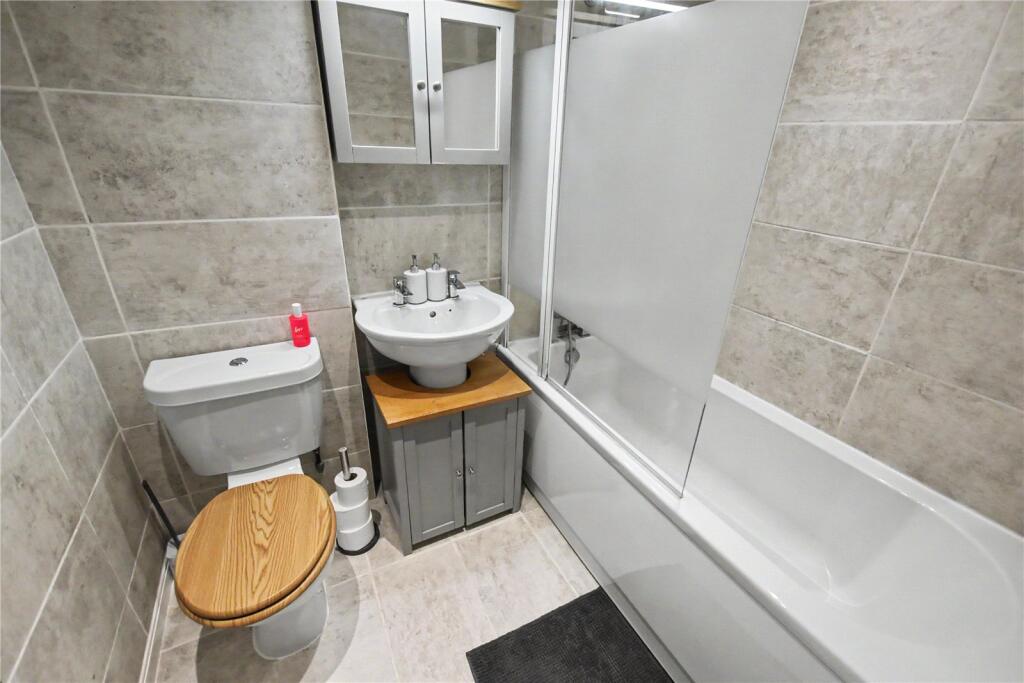Apartment in Leeds - View 3