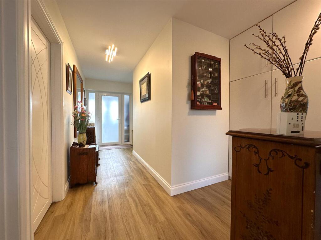 House in Newark and Sherwood, New Town, Newark - More