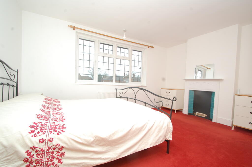 House in Tatling End, Gerrards Cross - More