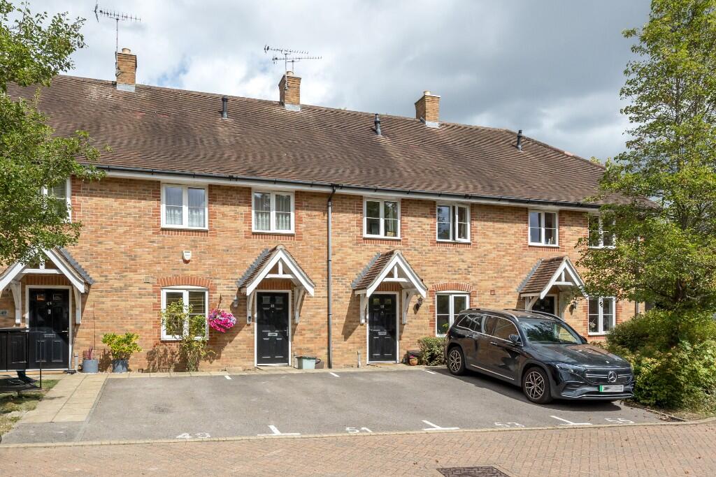 3-bed terraced on Copperfields, High Wycombe, Buckinghamshire, HP12, £410,000