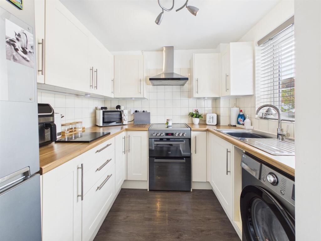 House in Stroud, Hardwicke Green, Hardwicke - View 2