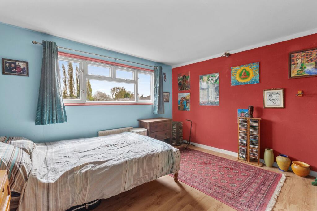 Apartment in Wooburn Green, Wooburn - More