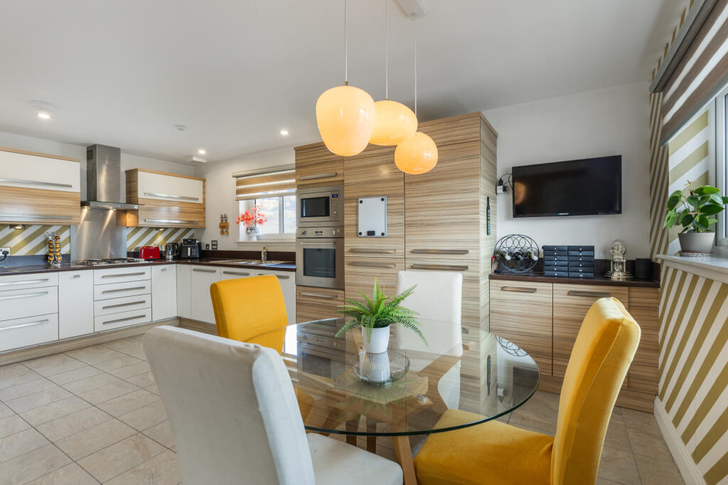 Apartment in Kirkintilloch, Westermains - View 3