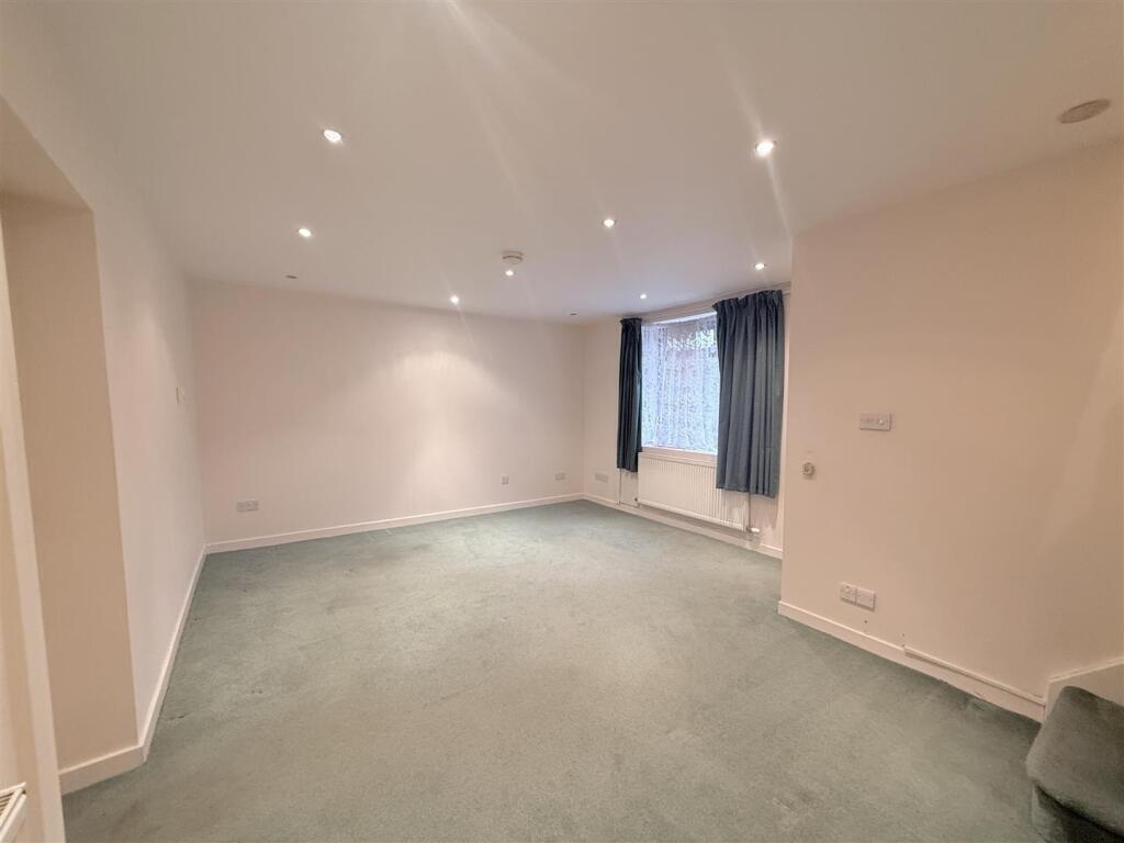 Merthyr Road, Llwydcoed, Aberdare photo 4