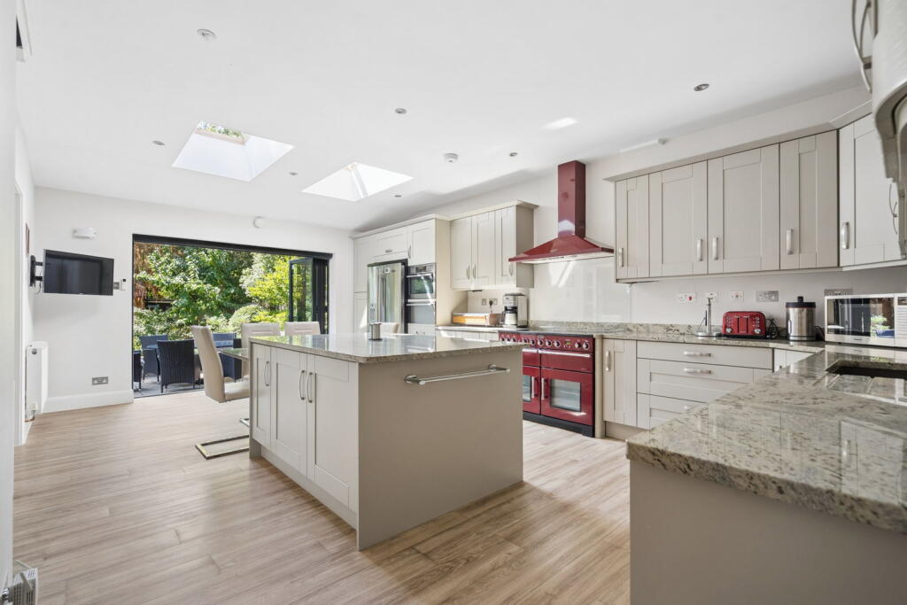 The Avenue, Pinner photo 3