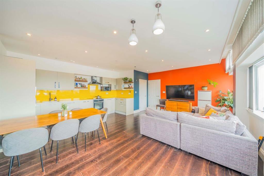 Apartment in London - View 3