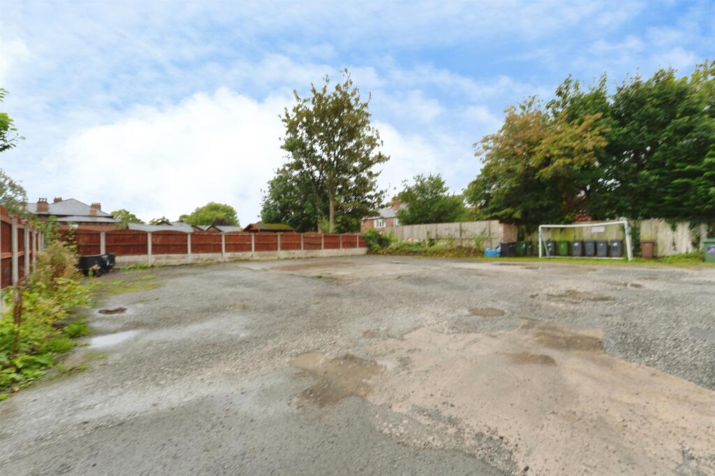 Apartment in Wirral, Liverpool City Region - View 4