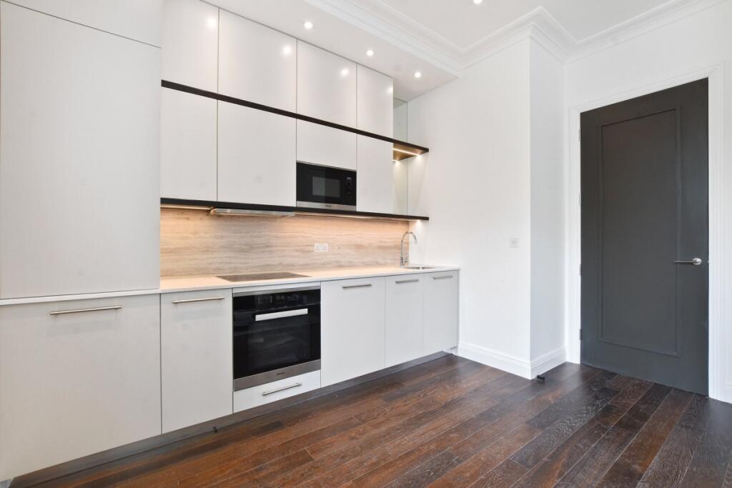 Apartment in London - More