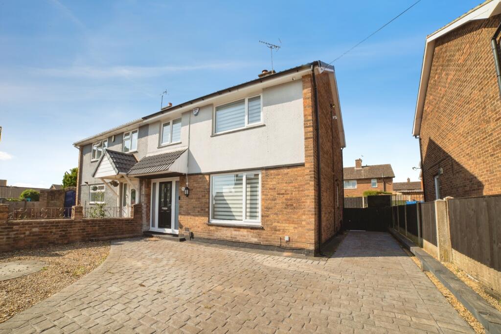 Main image of property: Queens Court, MANSFIELD, Nottinghamshire, NG19