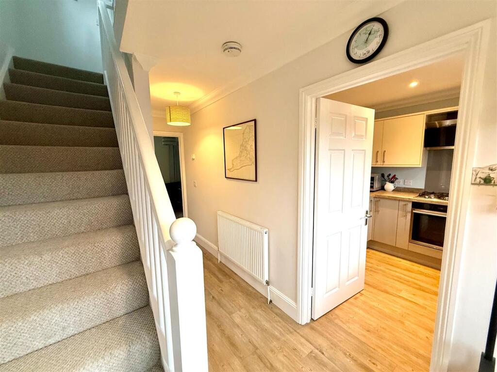 House in Totland, Colwell Bay - View 5