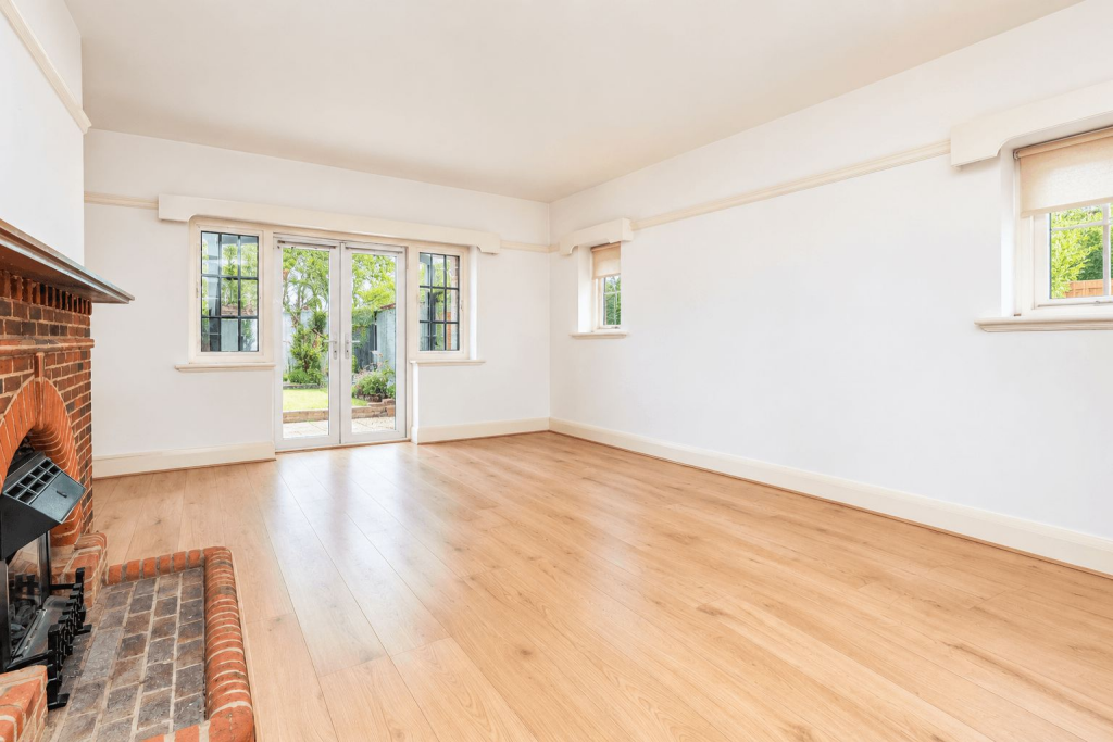 House in Sutton, Benhilton - More