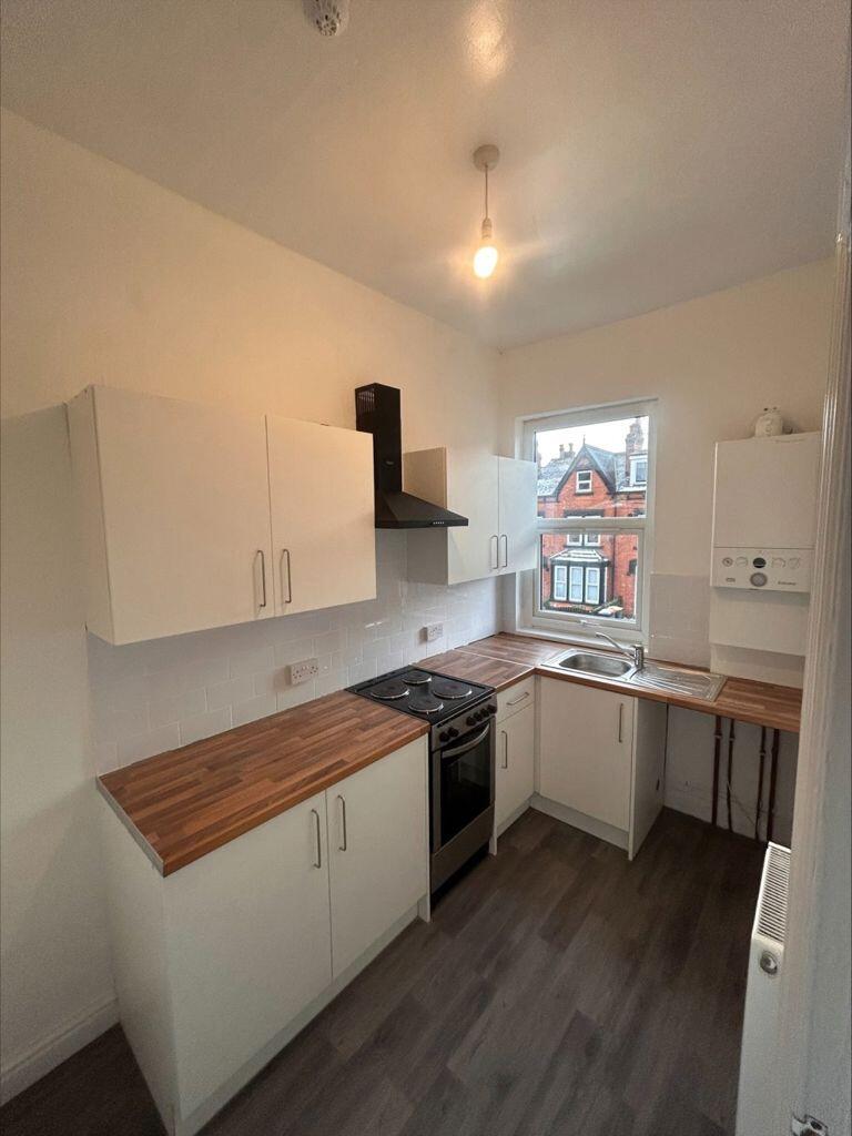 Main image of property: Flat 2, 22 Estcourt Avenue, Headingley, LS6 3ES.