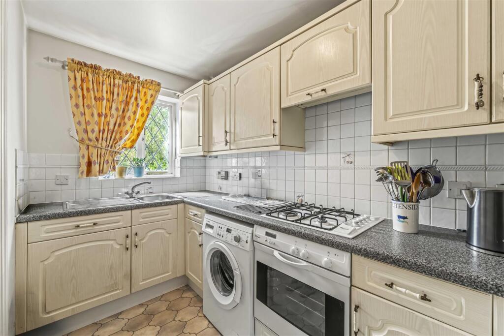 House in London, Worton - View 3