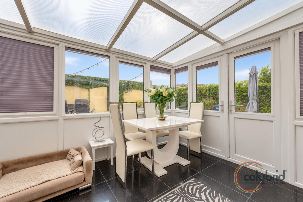 House in Romford - More