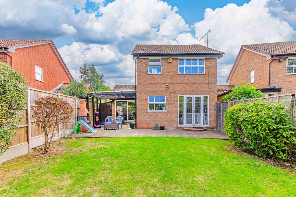 House in Hertsmere, Elstree and Borehamwood - More