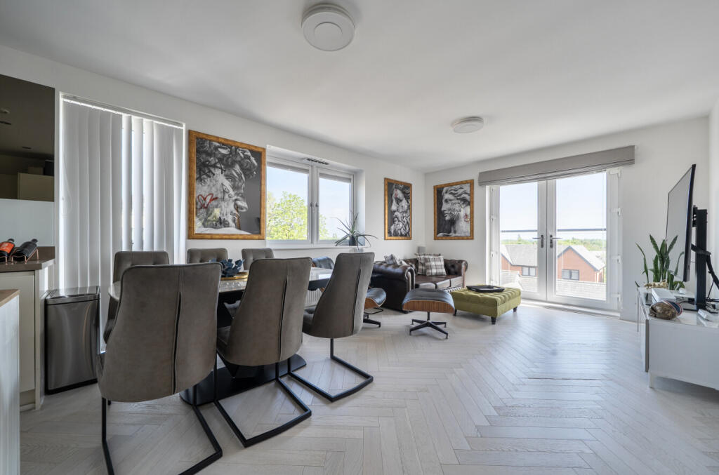 Apartment in Reading, Southcote - View 3