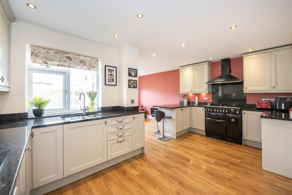 Additional image 9 of Park Mount, Harpenden