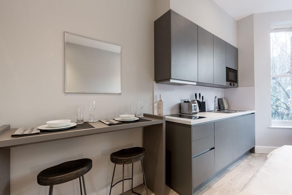 Main image of property: Flat 17 50-52 St Quintin Avenue