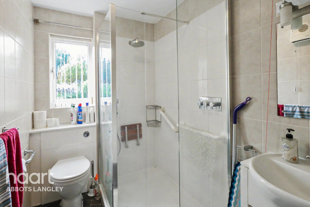 Apartment in Three Rivers, Abbots Langley - More