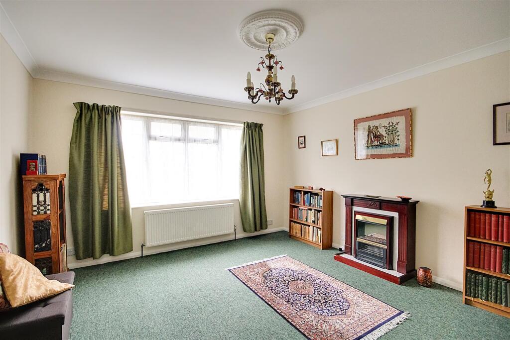 Apartment in Worthing, Broadwater - View 3