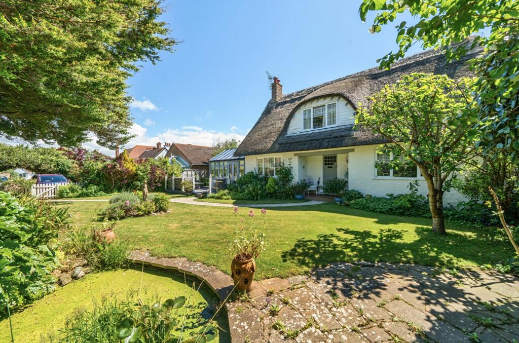 Main image of property: Puffin Thatch, 3 Beach Gardens, Selsey, PO20 0HX
