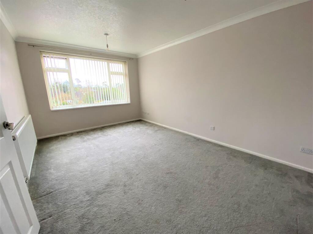Apartment in Basildon, Billericay - More