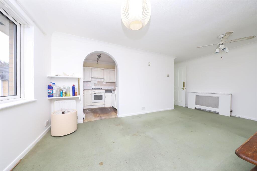 621 Uxbridge Road, Pinner photo 2