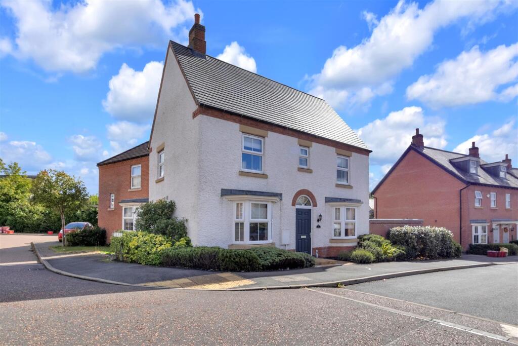 3-bed detached on Pickerings Avenue, Measham, £300,000