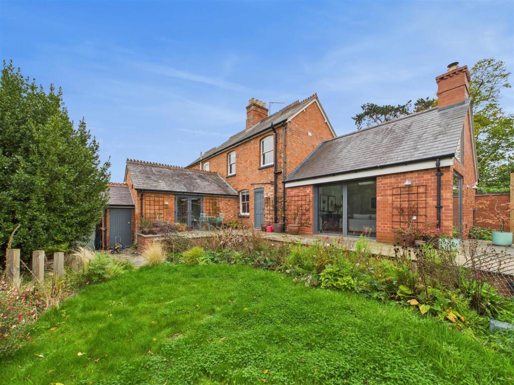 Main image of property: Wellesbourne Road, Alveston, Stratford-Upon-Avon