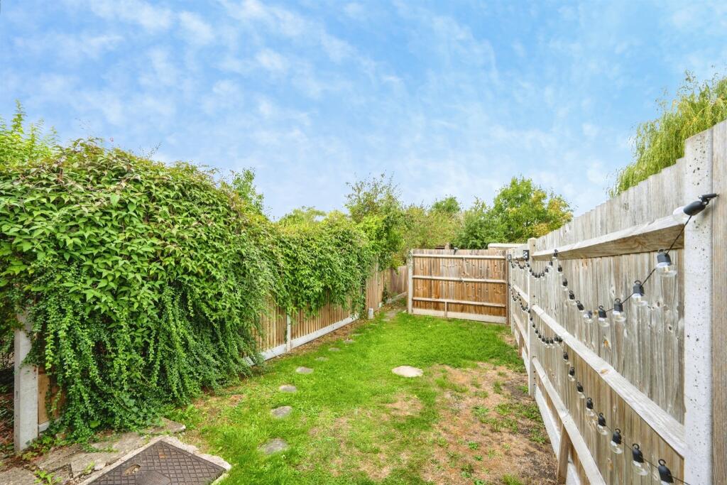 House in Luton, Cheddington - View 2