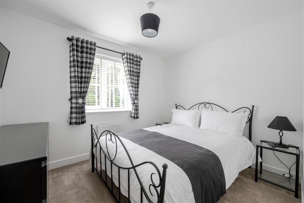Winchcombe Avenue, Devizes photo 5