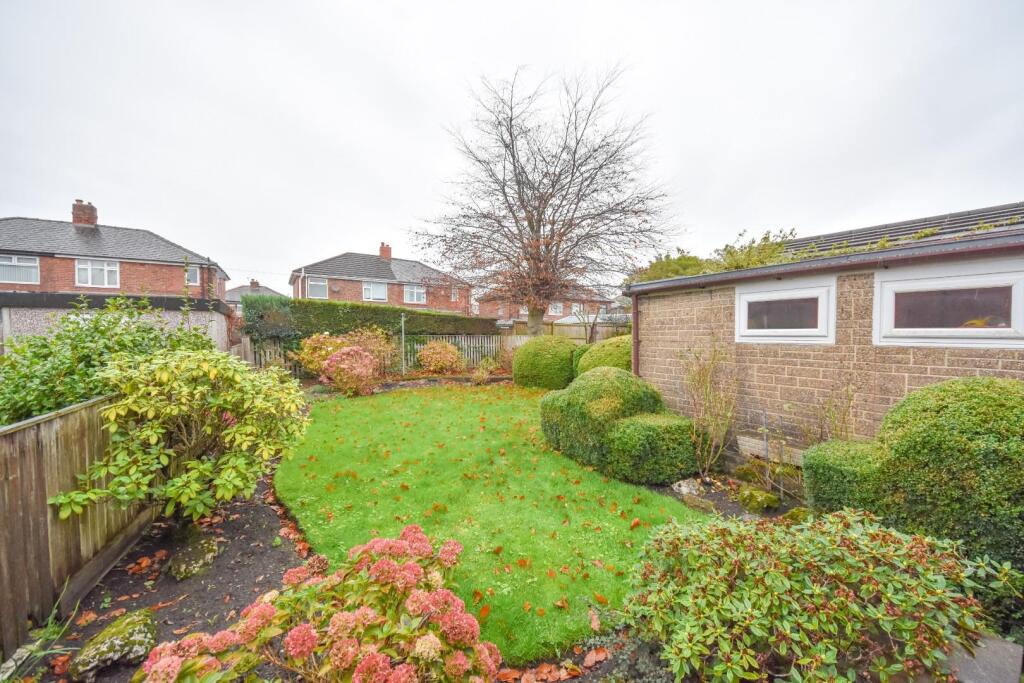 Denton Grove, Kitt Green Wigan, WN5 0HU photo 2