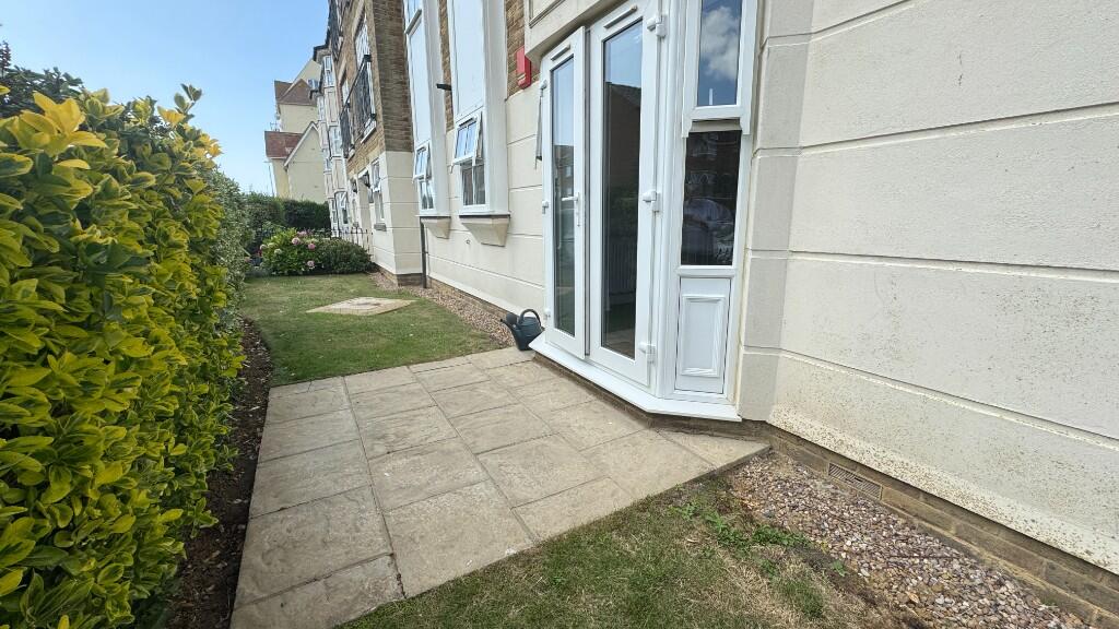 The Causeway, Seaford, East Sussex, BN25 photo 3