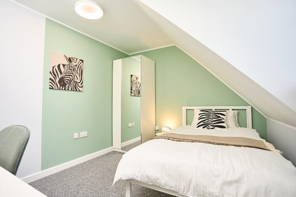 5 bedroom town house for rent