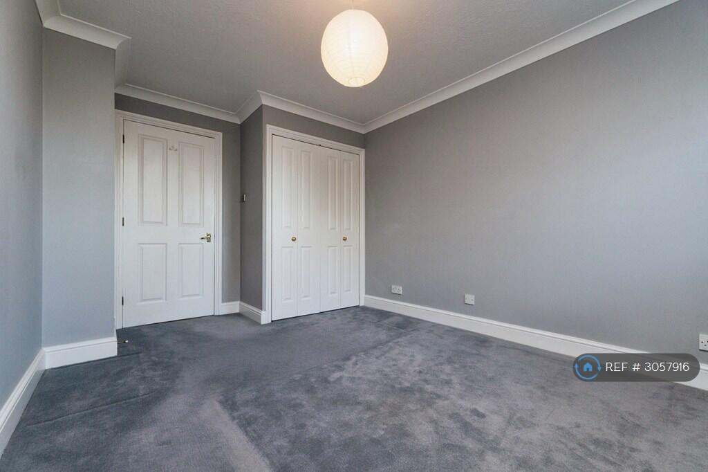 Apartment in Sutton - More