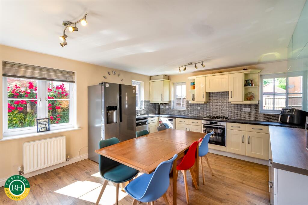 House in Doncaster, Armthorpe - View 5