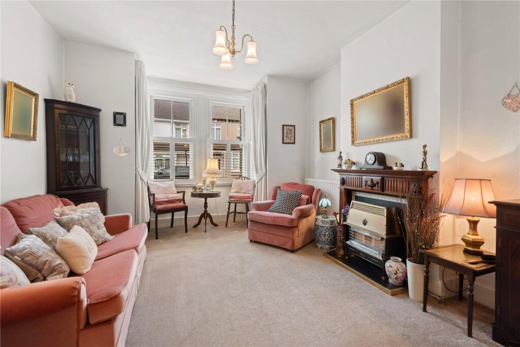 House in New Malden, West Barnes - View 3