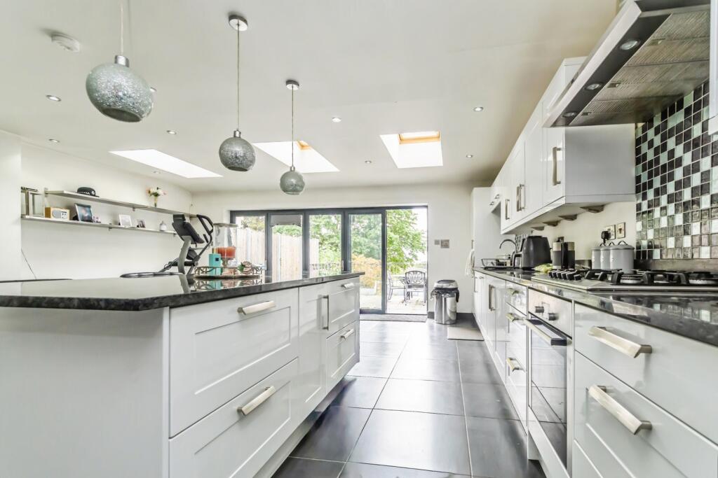House in Croydon - View 2
