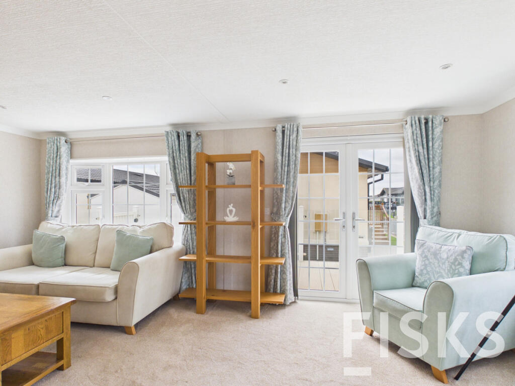 House in Castle Point, Canvey Island - View 4