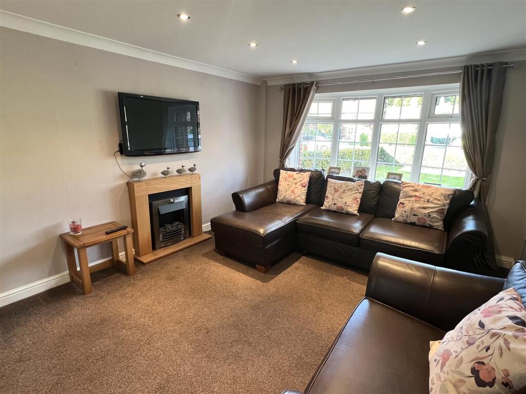 3-bed detached on Back Street, Laxton, Goole, £350,000