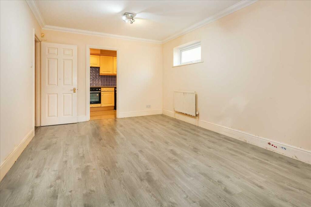 Browns Court, Bower Way, Cippenham photo 2