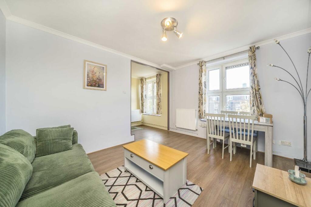 3-bed flat on Wandsworth Road, South Lambeth, £400,000