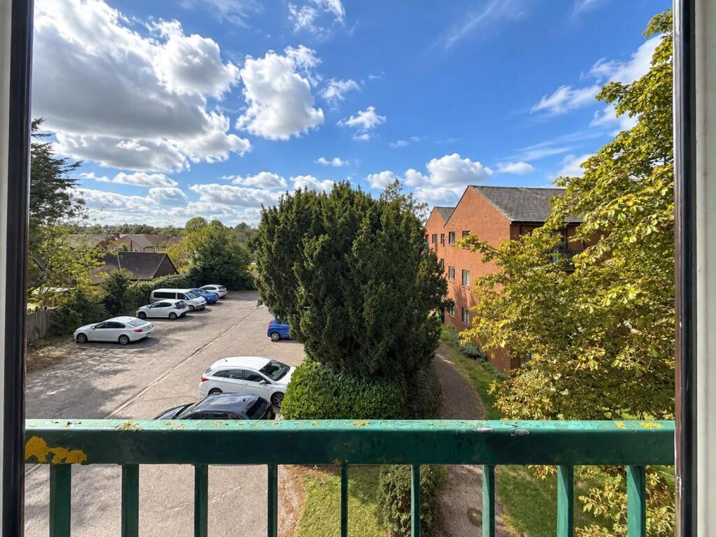 Apartment in Stevenage, Old Town - View 4