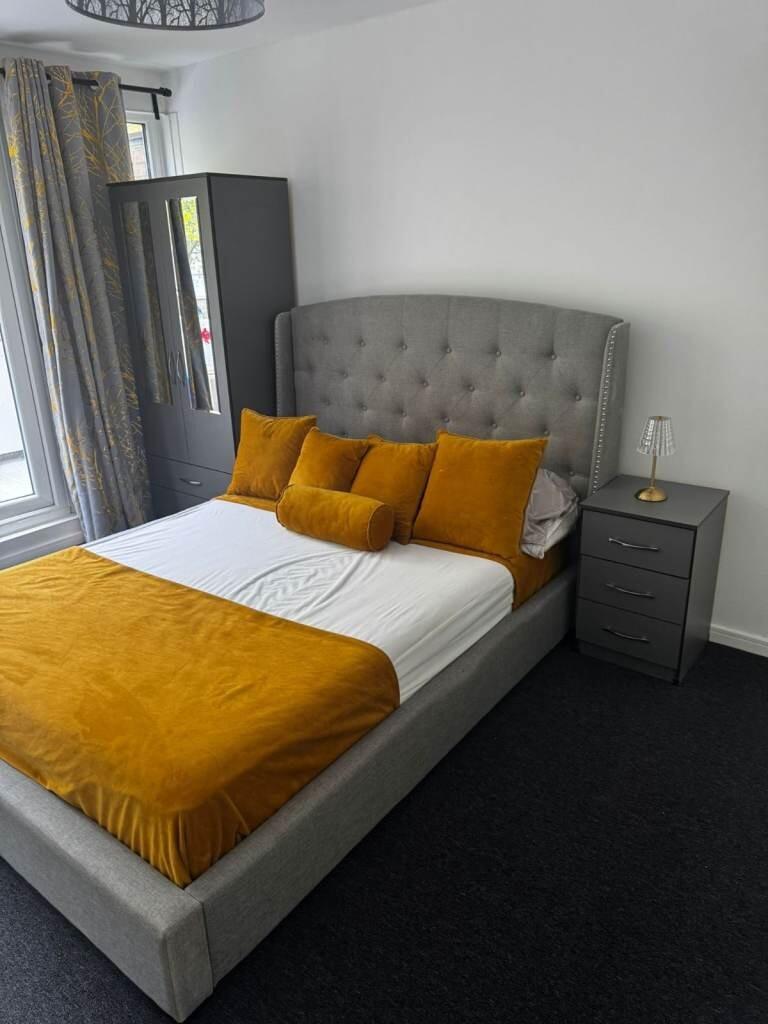 Main image of property: Porthleven Place, Milton Keynes, Buckinghamshire, MK6