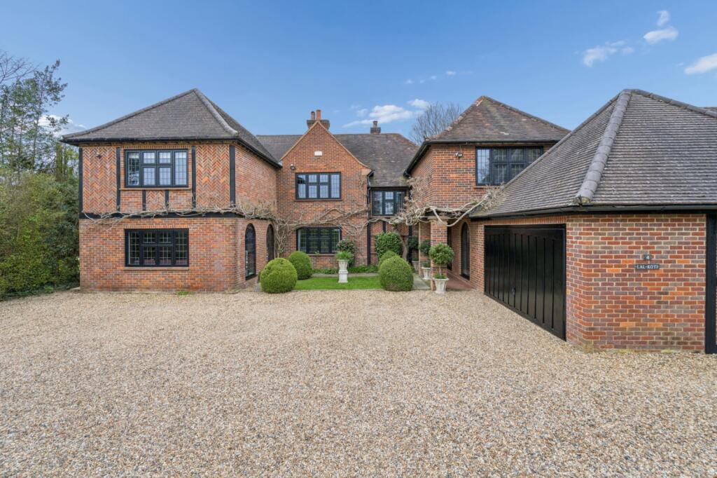 Main image of property: Latchmoor Avenue, Chalfont St Peter, Gerrards Cross, Buckinghamshire