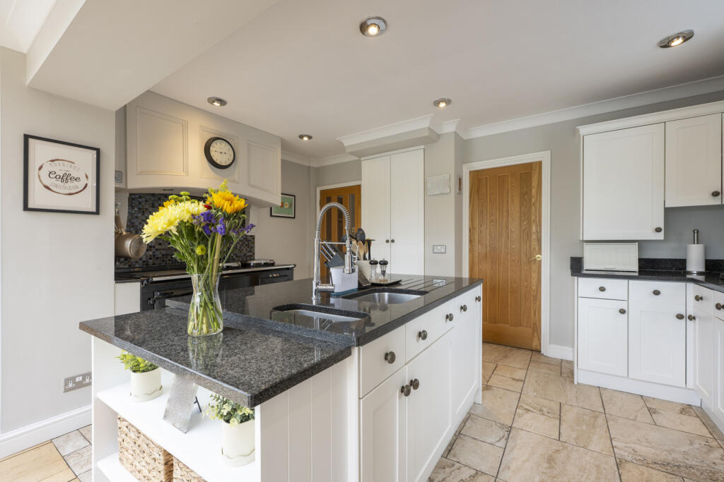 House in Dudley - View 4