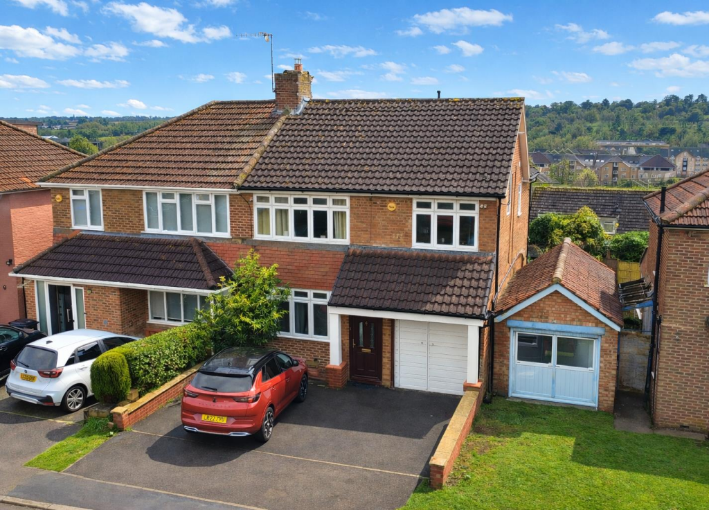 Main image of property: Fairway, Hemel Hempstead